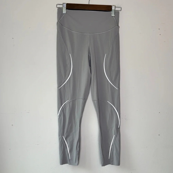 Lululemon Base Pace High-Rise Reflective Crop 23" Gull Grey Size 6 - Picture 2 of 16
